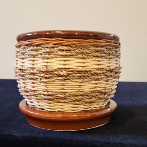 Vietnamese light brown woven Basket Planter with Saucer